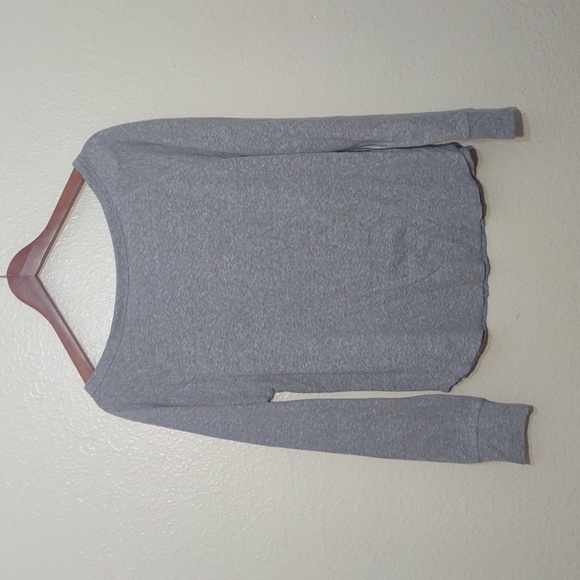 SLIGHTLY USED VICTORIA SECRET LONG SLEEVE LOUNGE SLEEP SHIRT SIZE MEDIUM - Picture 6 of 6